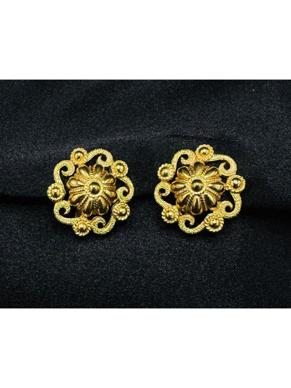 Vintage Trifari Signed 1960s Gold-Tone Clip-On Earrings With Floral Scroll Desig
